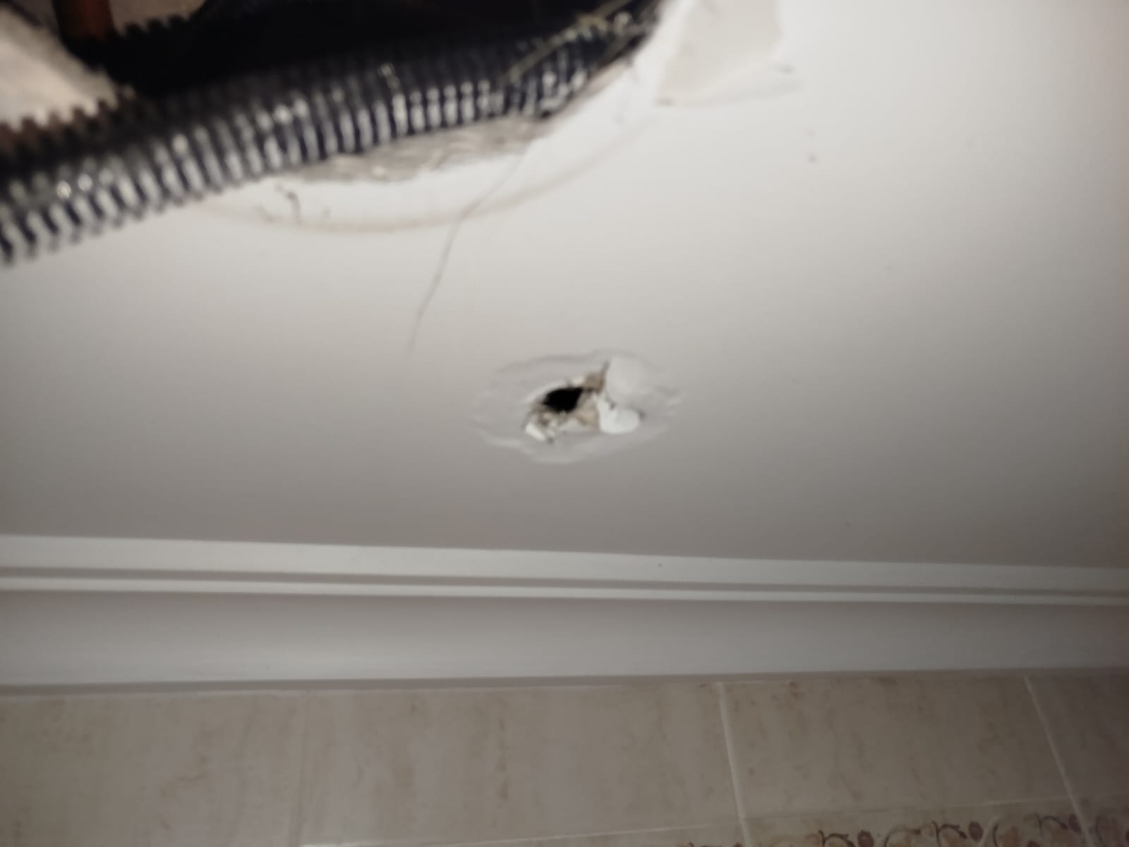 Abrazadera isof&oacute;nica con recubrimiento de goma instalada