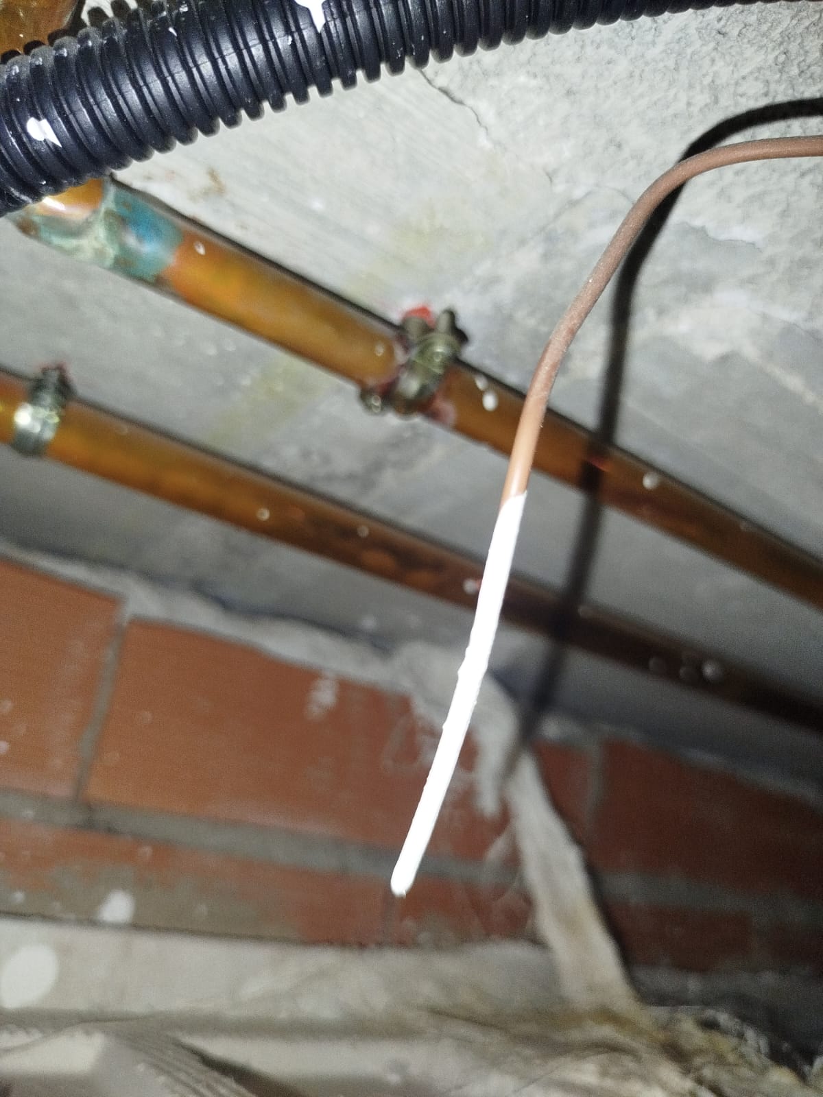 Reparaci&oacute;n finalizada tuber&iacute;a agua caliente sin fugas